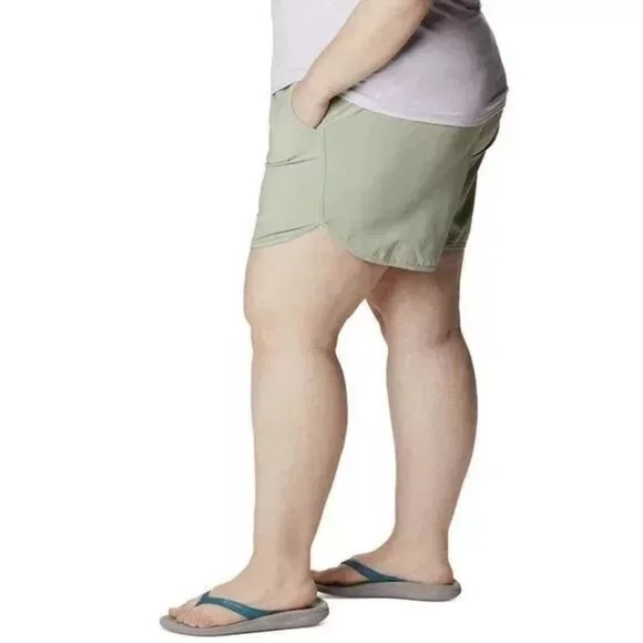 Columbia Women's Bogata Bay Shorts Safari Color NWT - Picture 2 of 3